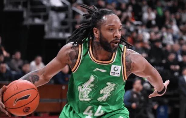 MK SPORTS-失望透顶！辽篮输青岛尴尬画面曝光 威尔斯没握手直接回更衣室