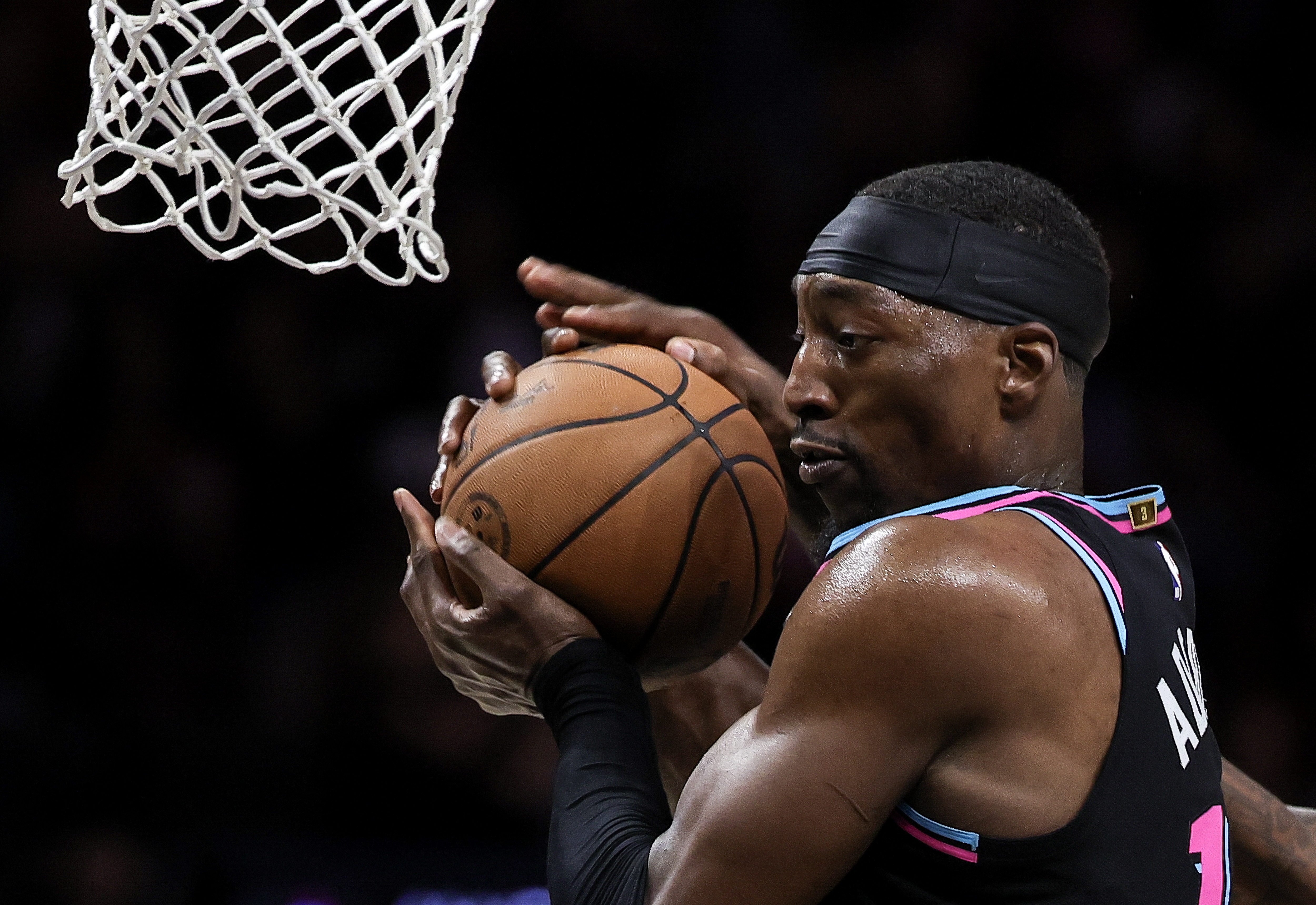 希罗：热巴一直是我们防守支柱 只要他防守强度拉满我们不会输球