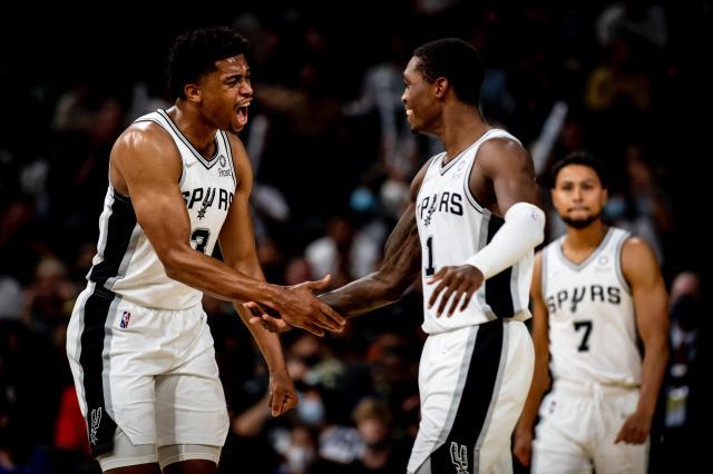 MK体育APP-【现场】马刺不敌卫冕冠军 连败强敌波波却很满意